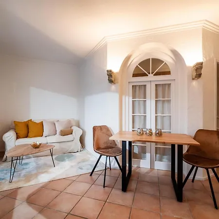 Olivia Apartment